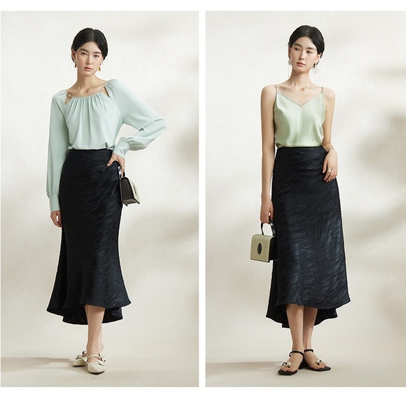 BNWT Satin Midi Skirt with Wave Detailing - Picture 6 of 9